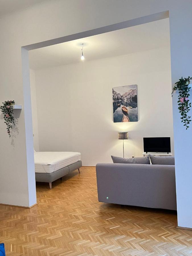 Alpa 2 Zimmer Wohnung In Wien Rochusmarkt Exterior photo